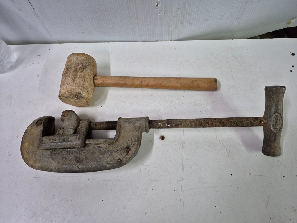 Big Ridgid No.2 ⅛-2" tube cutter, rubber mallet