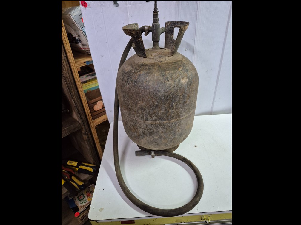 Vtg compressed air tank