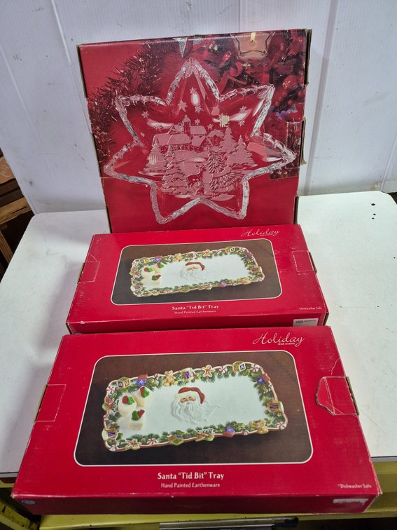 Mikasa 12½" glass star tray and (2) ceramic Santa trays
