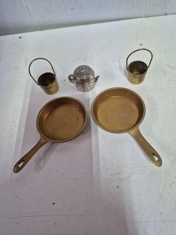 Brass toned miniatures +
