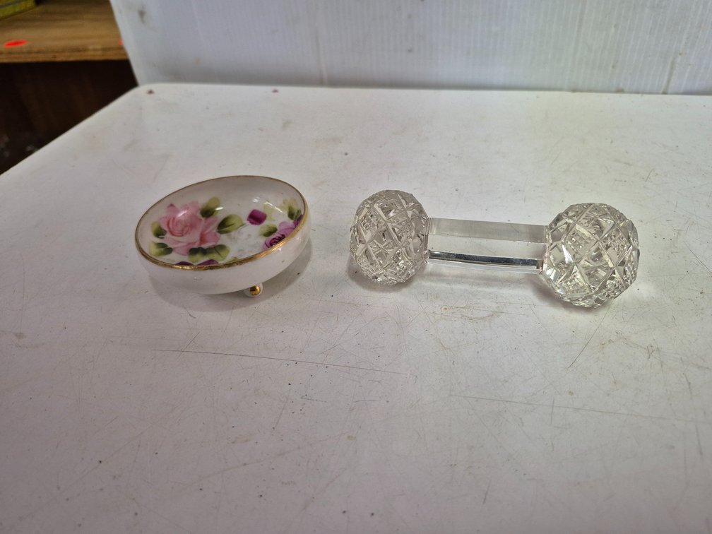 Crystal knife rest, small ceramic bowl