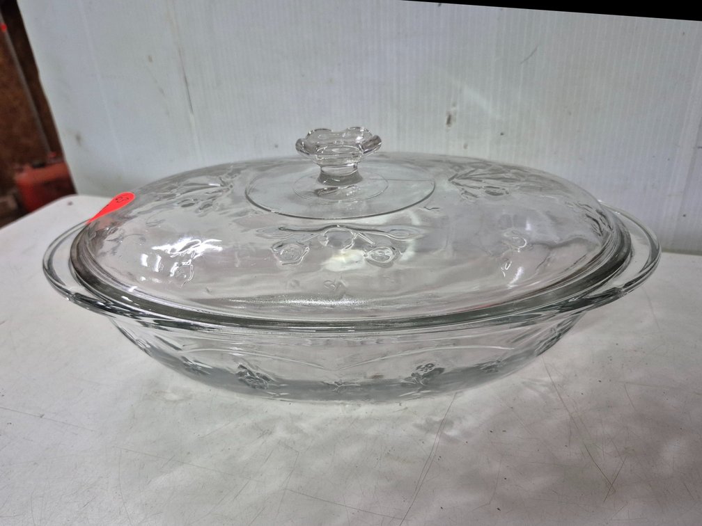 Oven proof floral pattern baking dish with lid