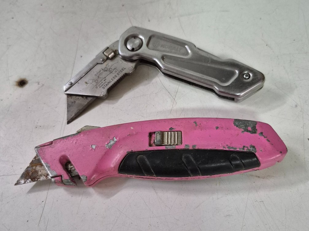 Kobalt razor knife and a box cutter