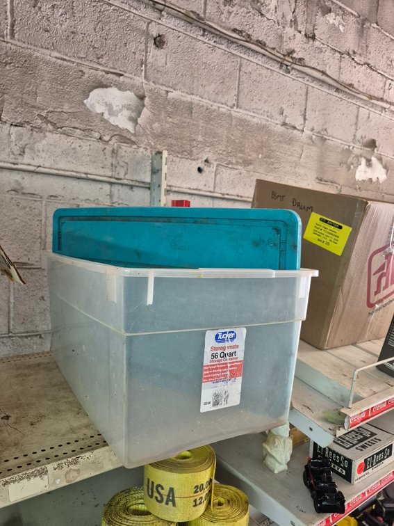 56qt tote with lid