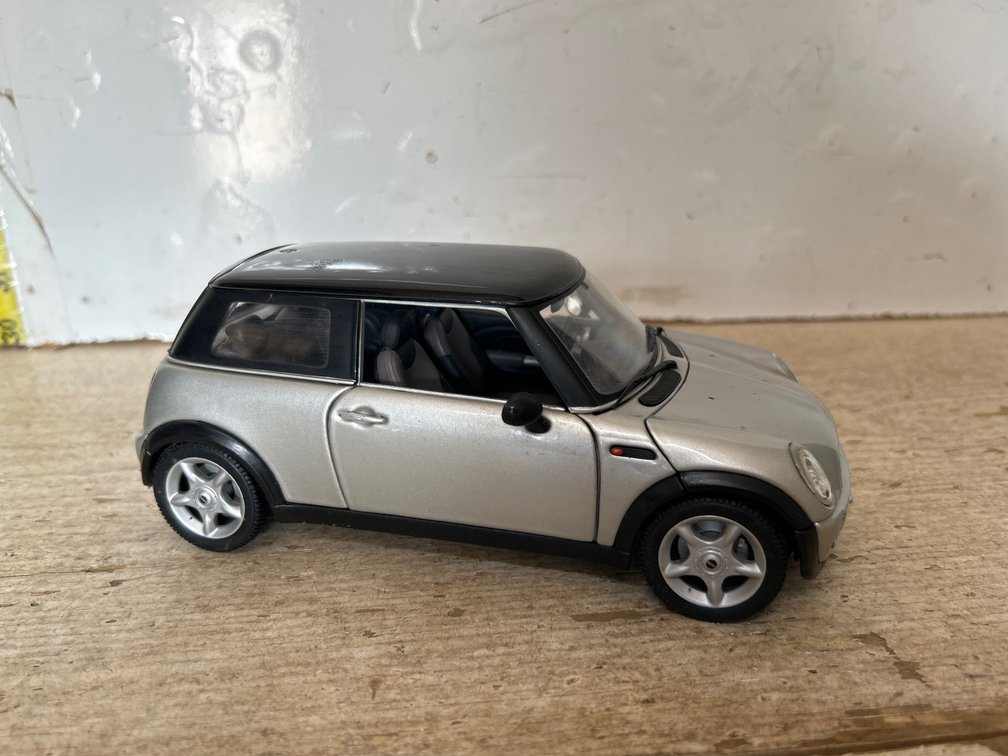 Mini Cooper Scale 1/18 Die-Cast