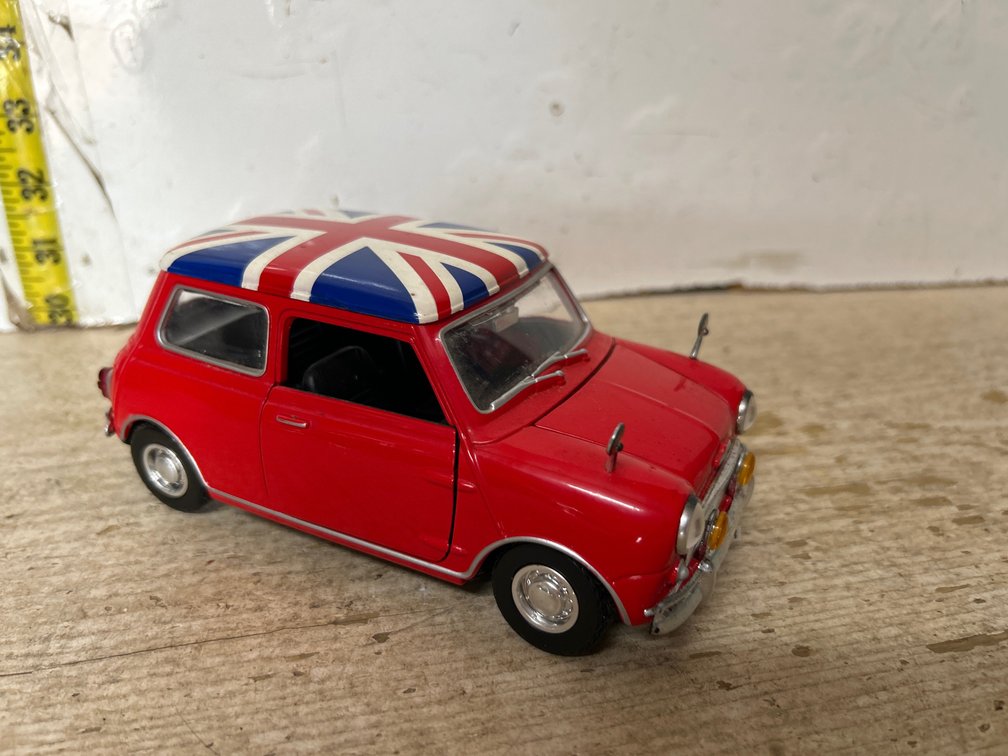 Mini Cooper Scale 1/18 Die-Cast