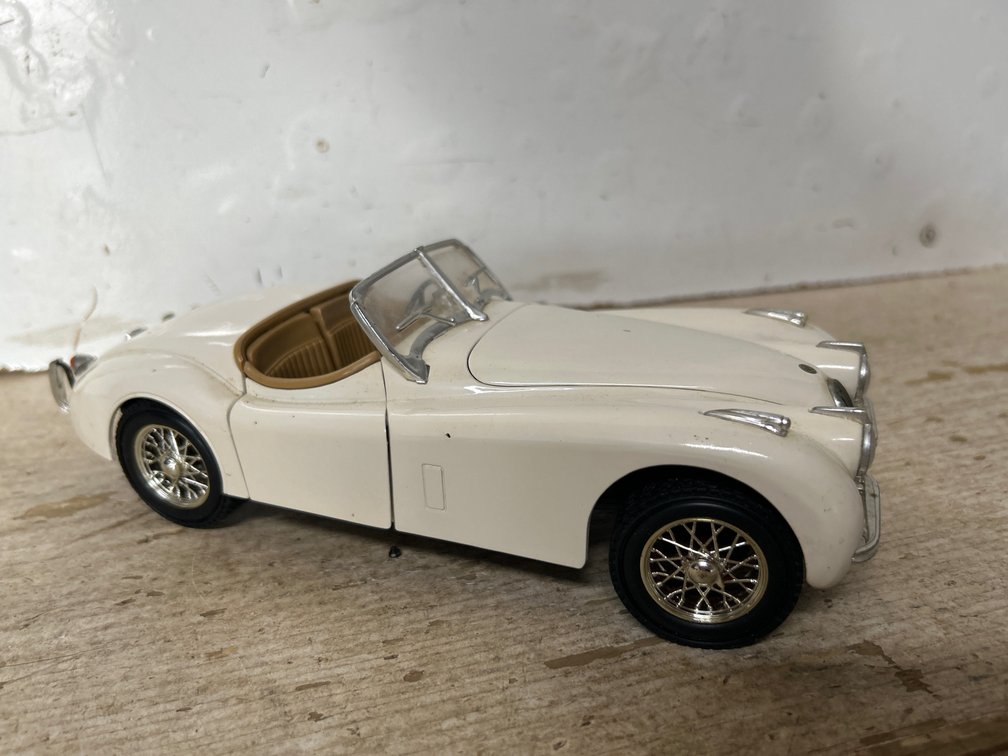 1948 Jaguar XK-120 1/18 Die-Cast