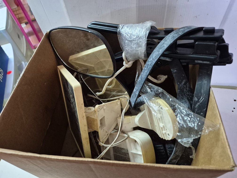 Box lot with towing mirrors, solar panel, ++