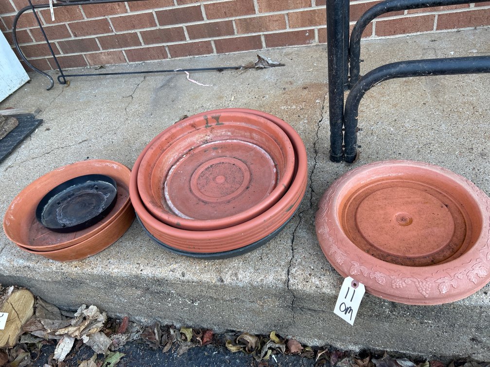 Plastic Plant Bases/Saucers