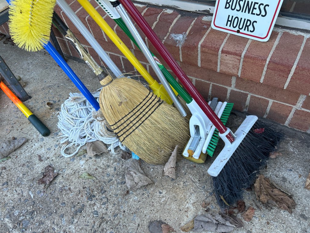 Mops, Broom