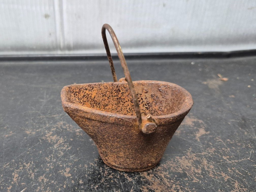 Miniature cast iron ash bucket