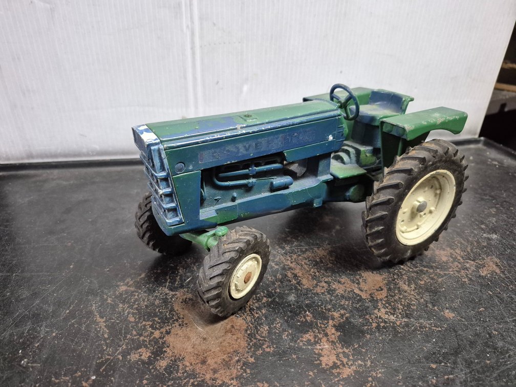 Diecast Oliver tractor