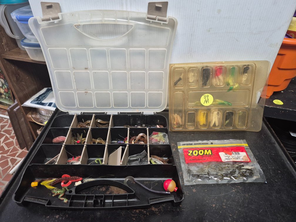Rubber worms and other fishing lures, plastic organizer
