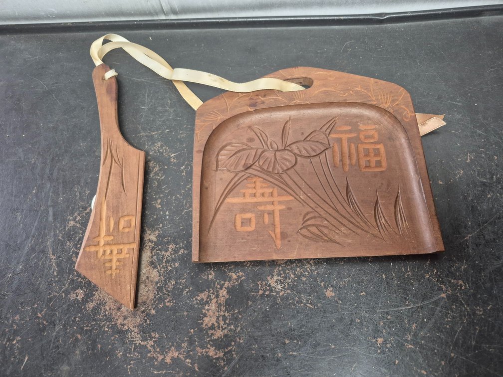 Vtg hand carved Japanese crumb tray and scraper set