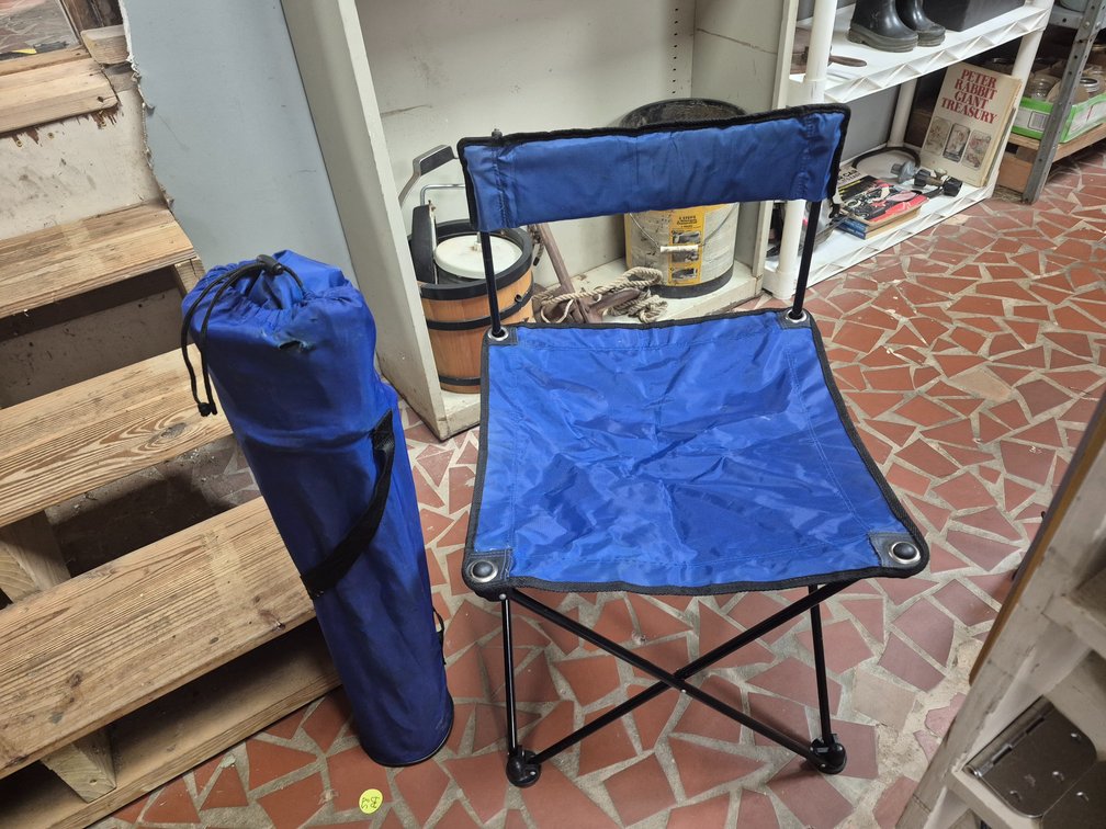(2) folding camping chairs with 1 carry bag