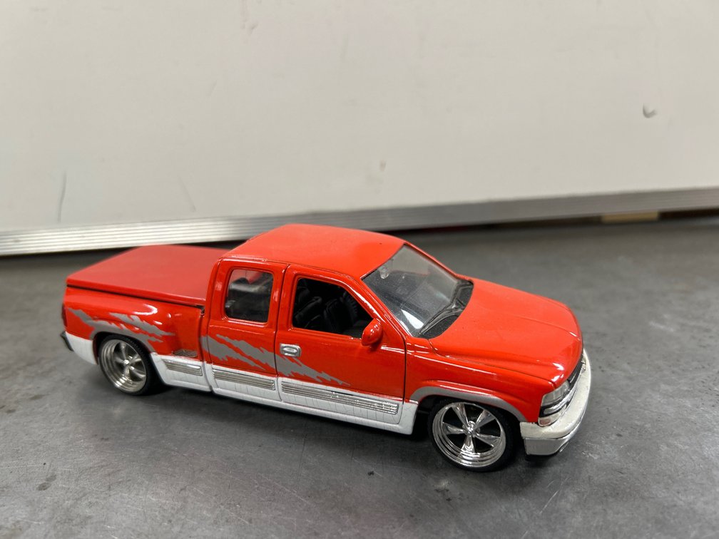 Welly Chevrolet Silverado 1999 1:24 Die Cast