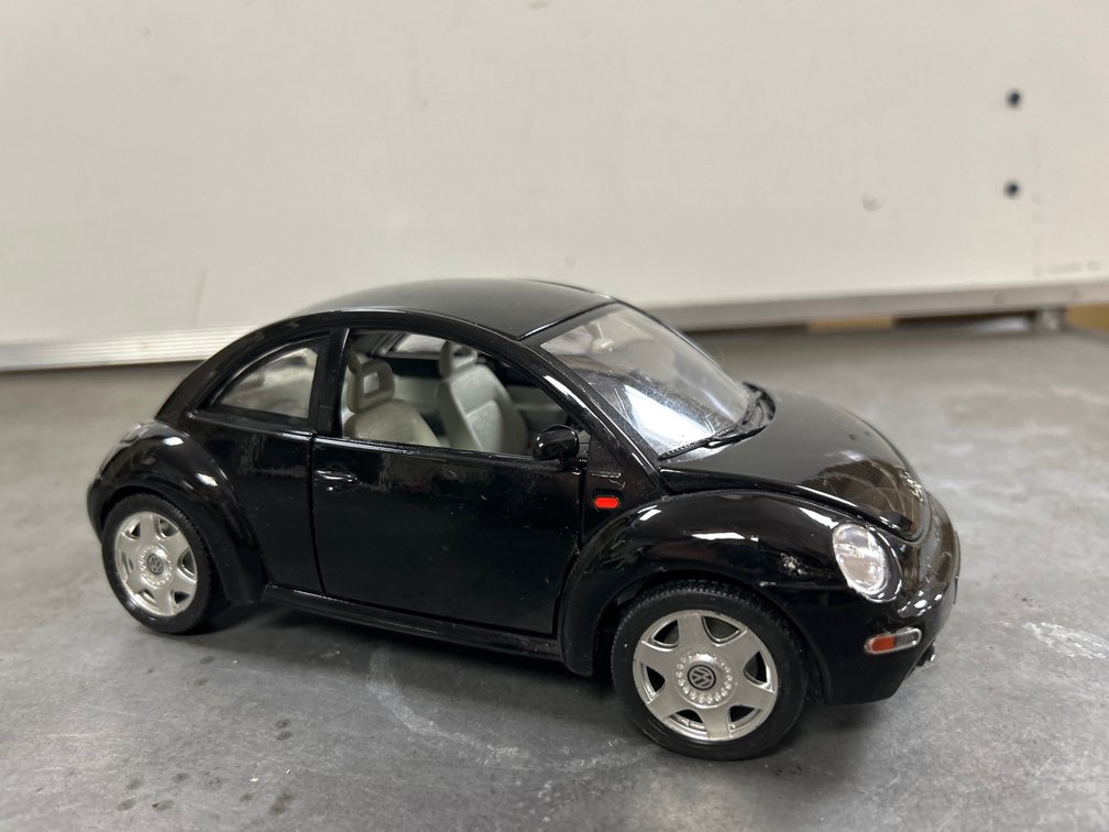 1998 Volkswagon New Beetle 1:18 Die Cast