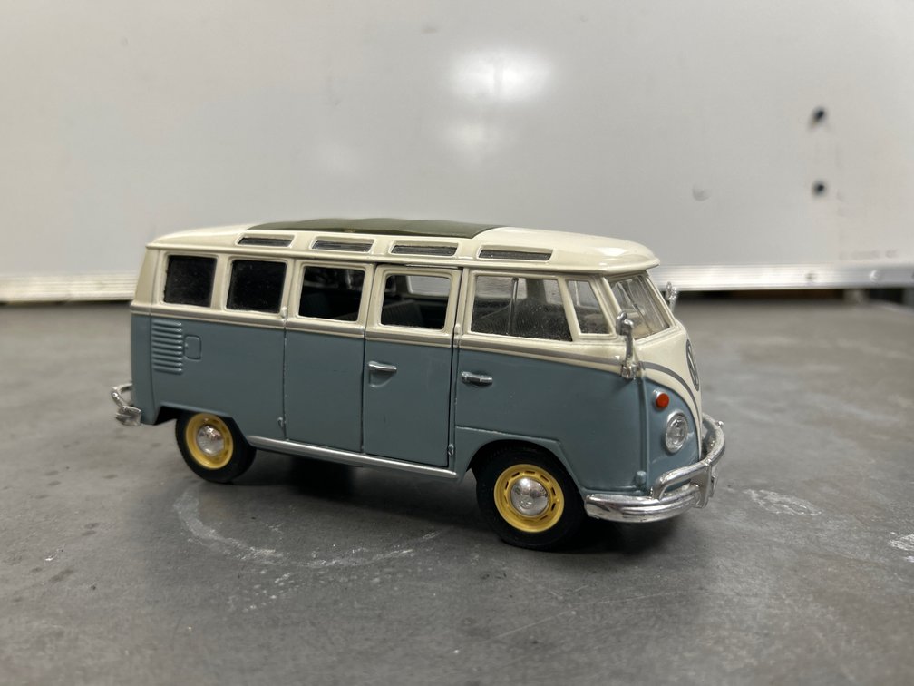 Volkswagon Van “Samba” 1:25 Die Cast