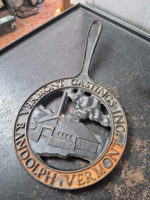 Vtg Vermont Castings cast iron trivet
