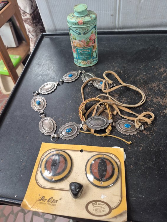 Vtg talc can, western belt, cat eyes