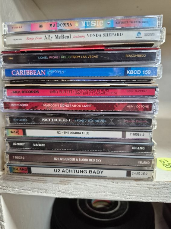 Assorted music cds