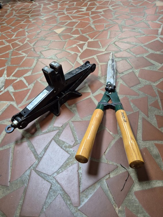 Scissors jack, hedge trimmers