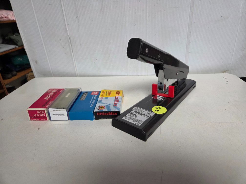 STANLEY Bostitch Heavy Duty Stapler & 4