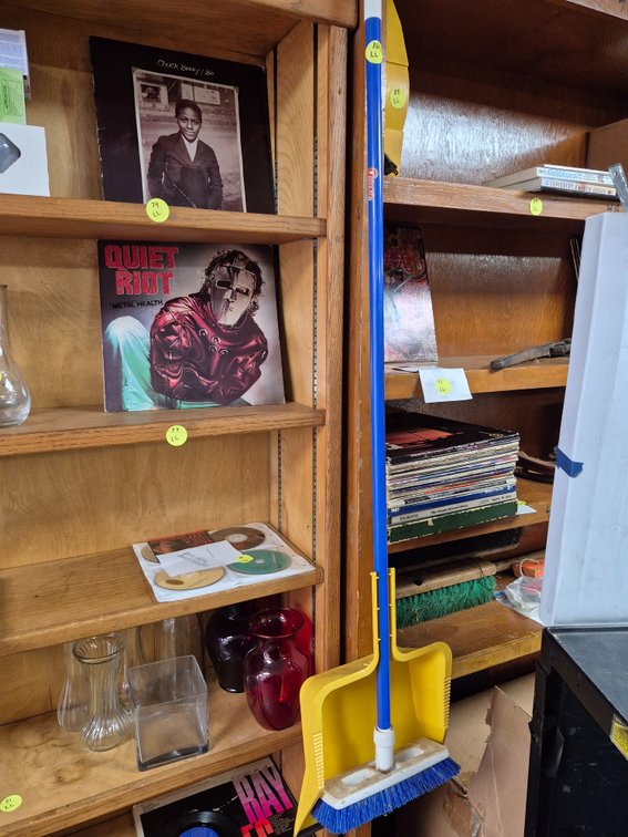 Quickie broom and dustpan