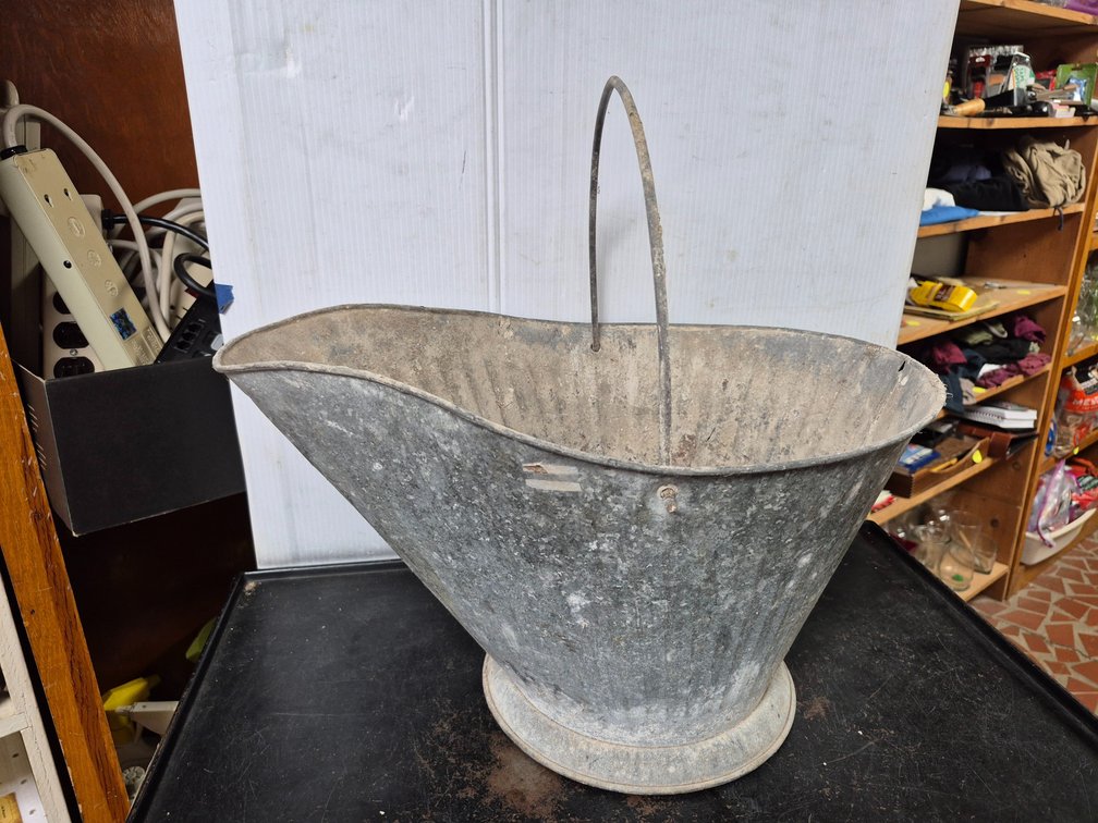 Galvanized ash bucket