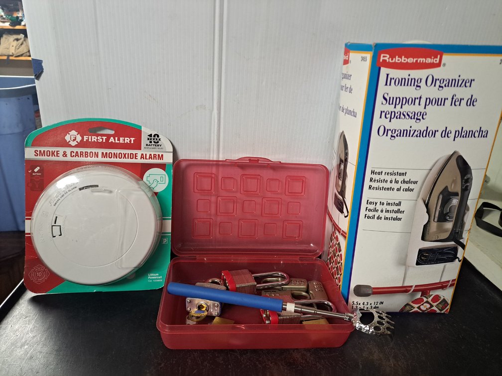 Smoke Alarm/Iron Support/Locks+