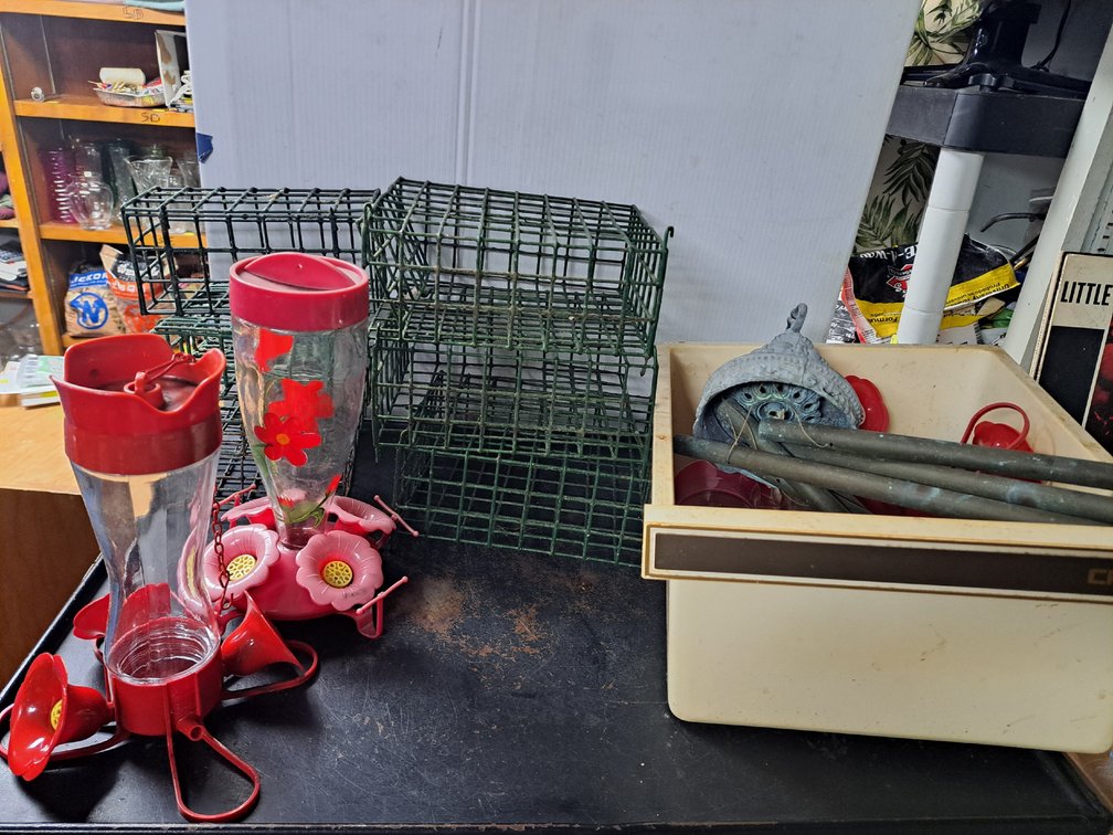 Hummingbird Feeders/Suet Cages/Windchimes+