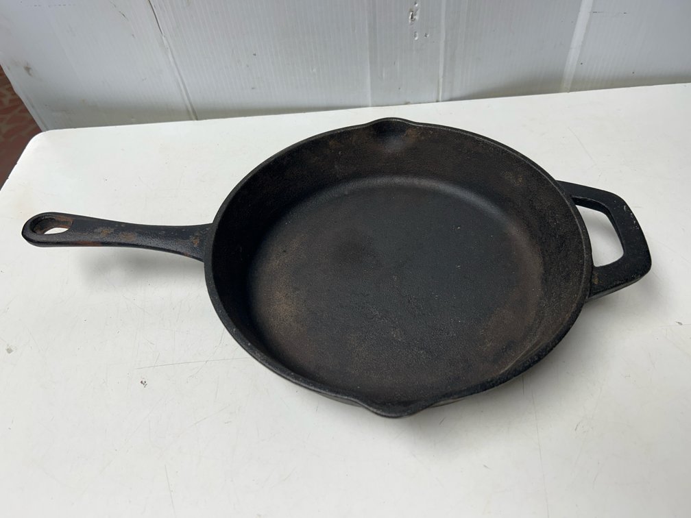Tramontina 10in Cast Iron Pan