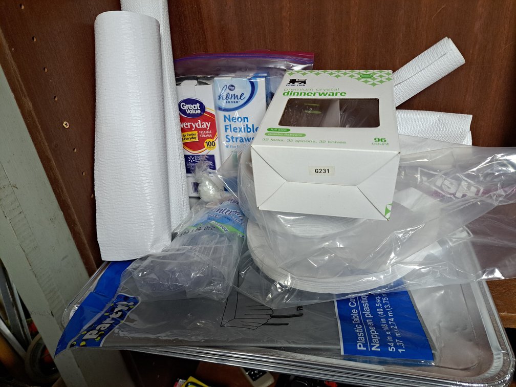 Plastic Dinnerware/Straws/Aluminum Pans+