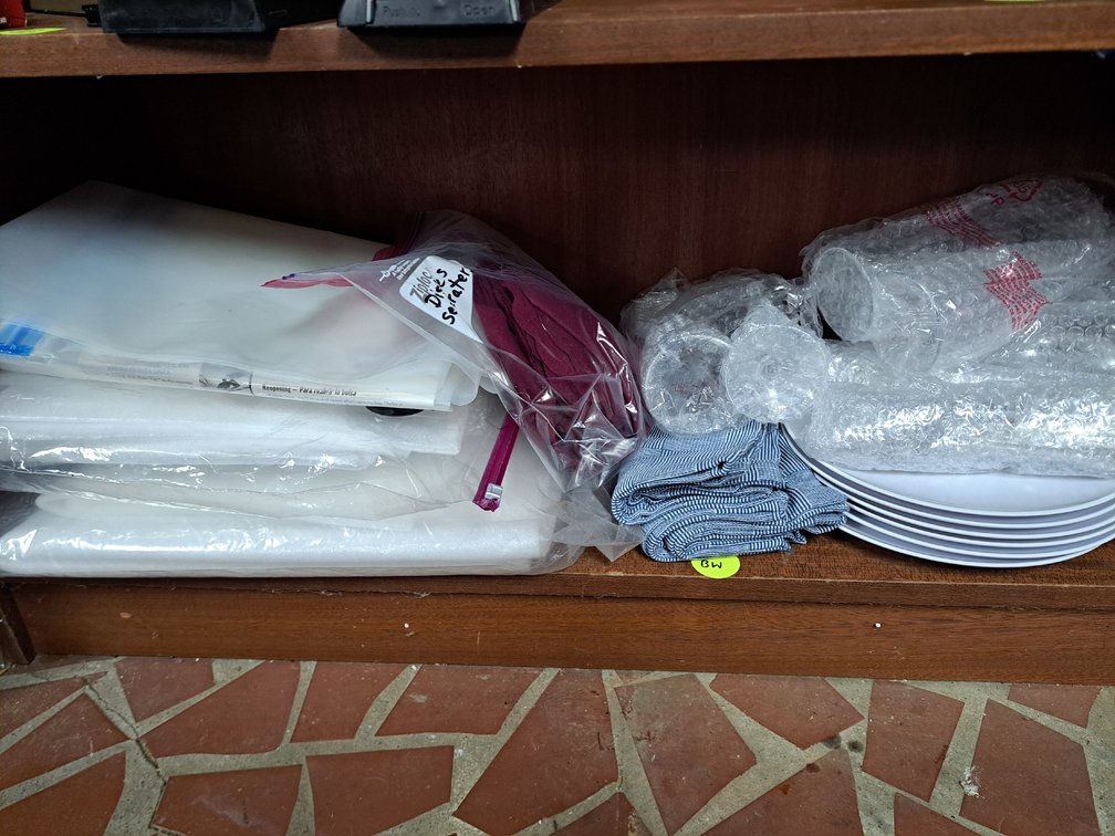 Plates/Cloth Napkins/Plastic Glasses+