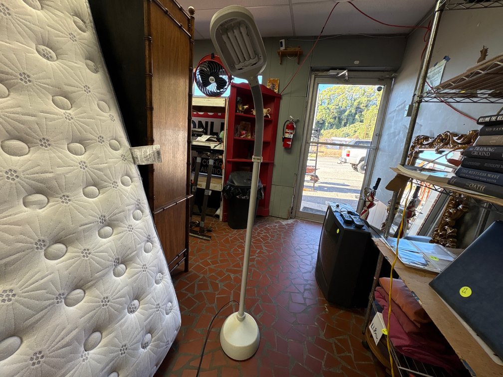 Bell & Howell 4’ + tall lamp
