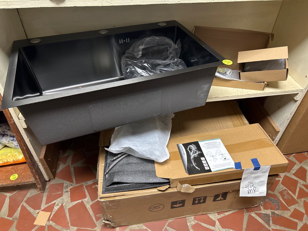 Kitchen Sink with Accessories