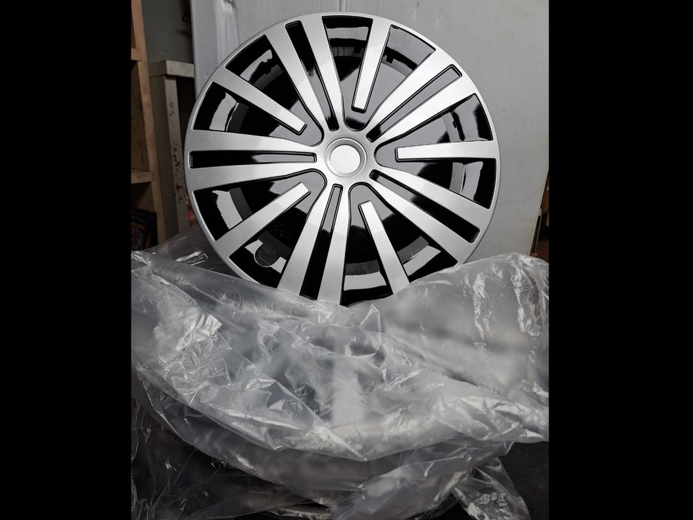 (4) Snap On Wheel Hubcaps