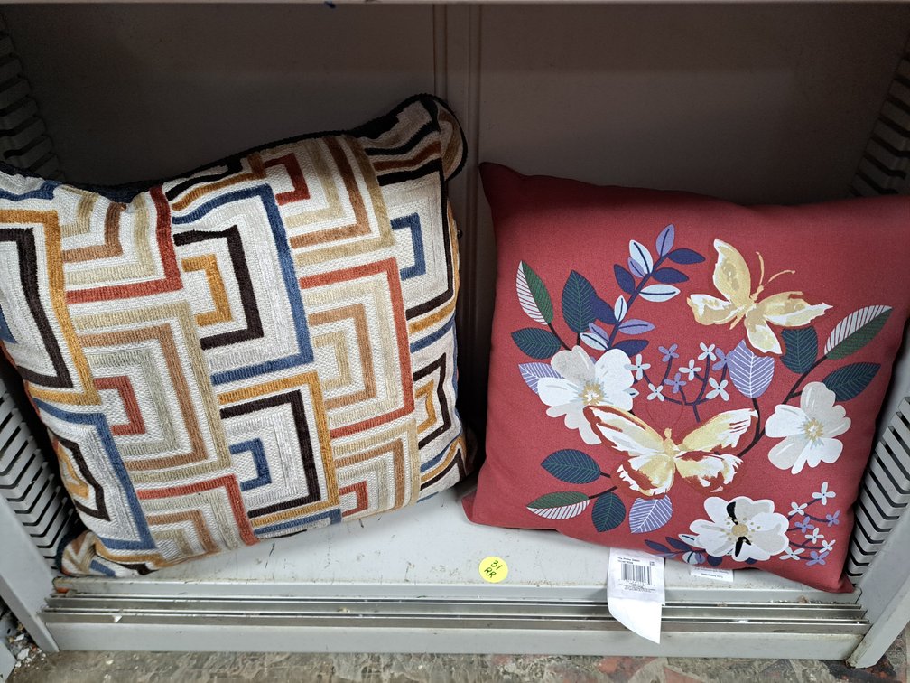 (2) Accent Throw Pillows