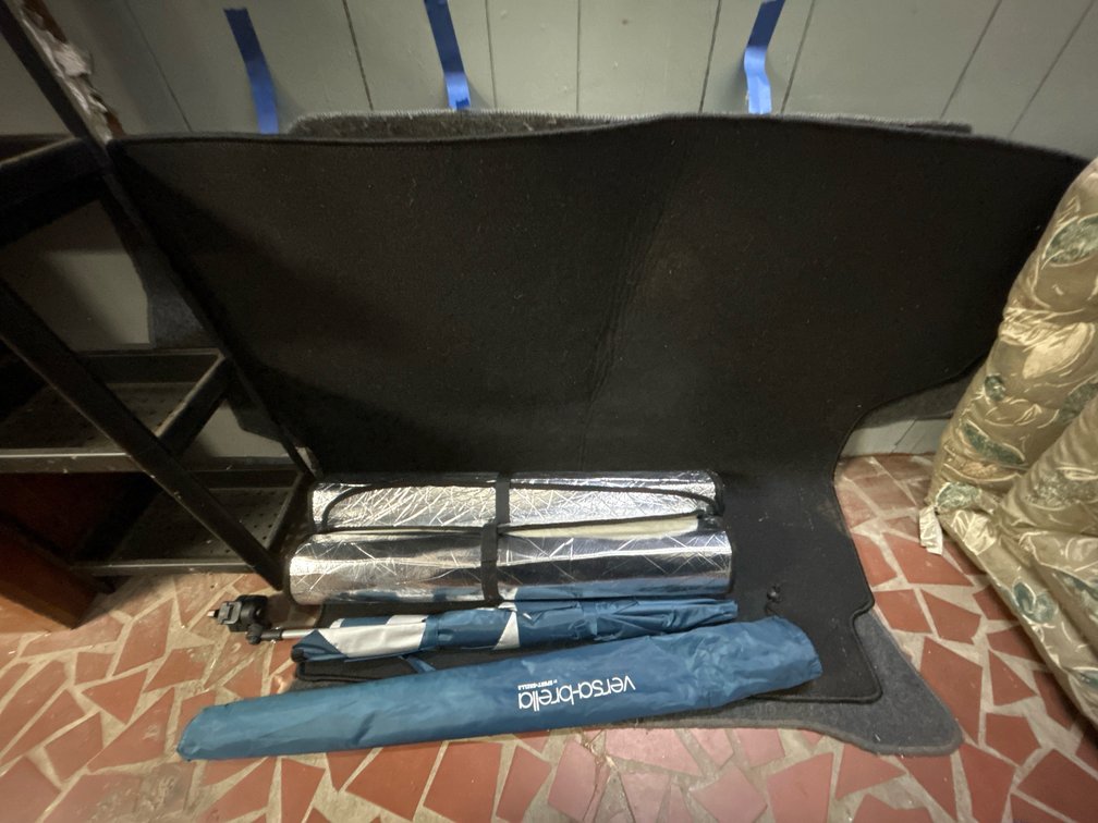 2 Car Winshield Covers, Large Trunk Mats++