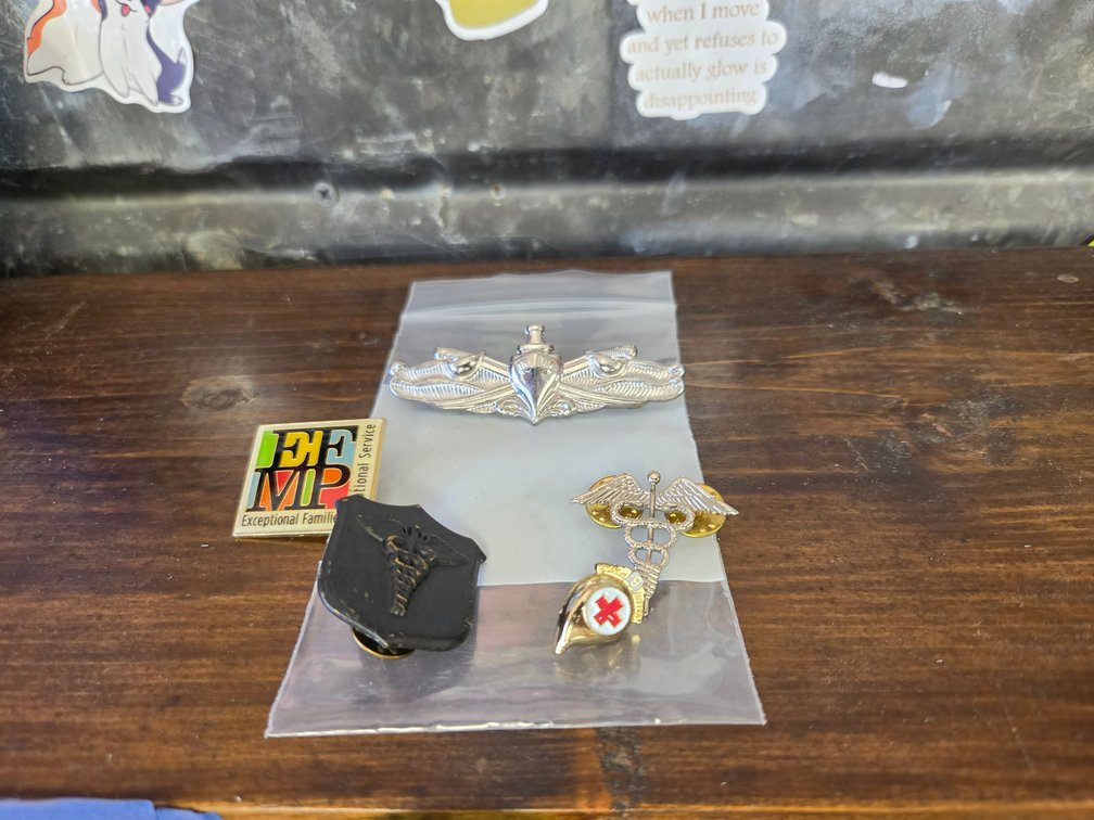Navy pin +