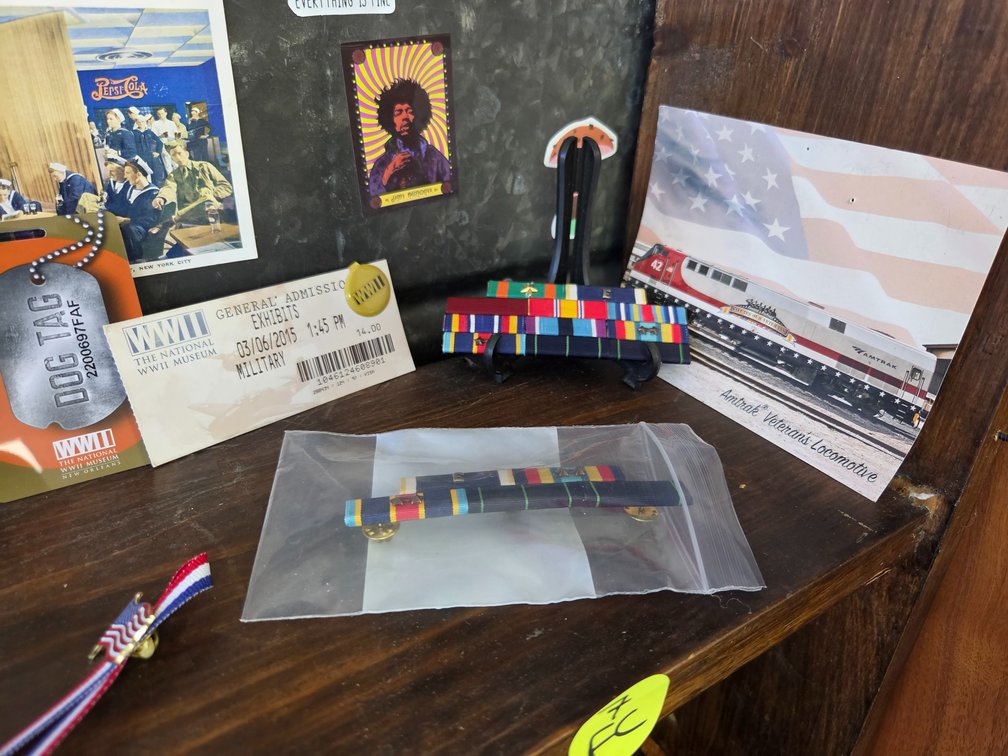 US military award pins +