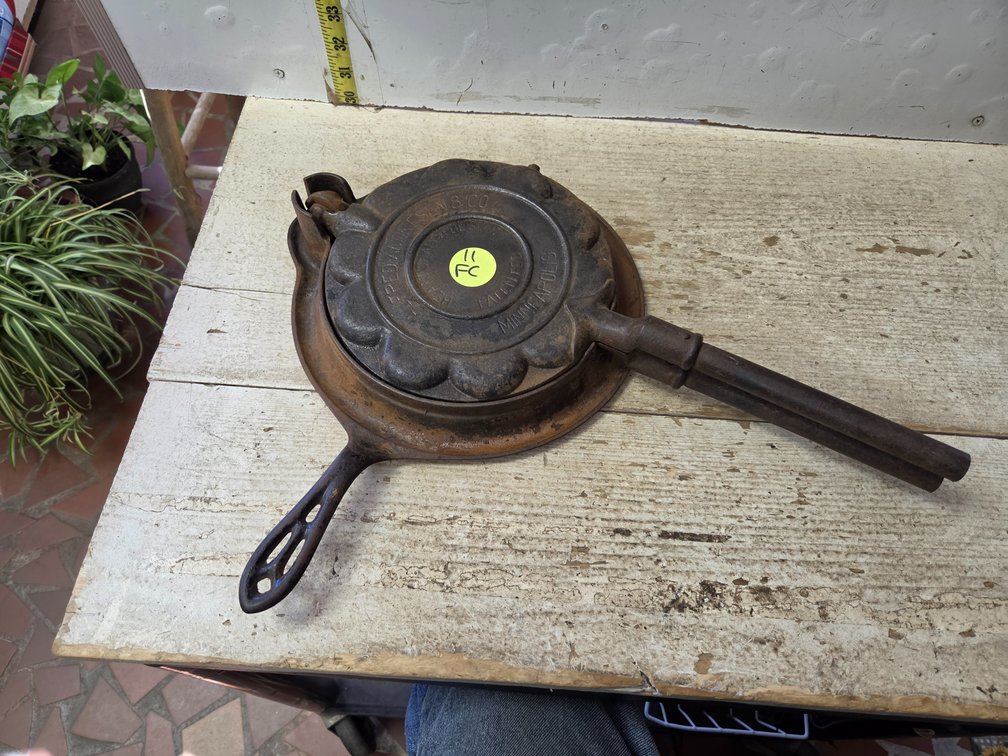Griswold/ Alfred Andresen cast iron heart waffle iron