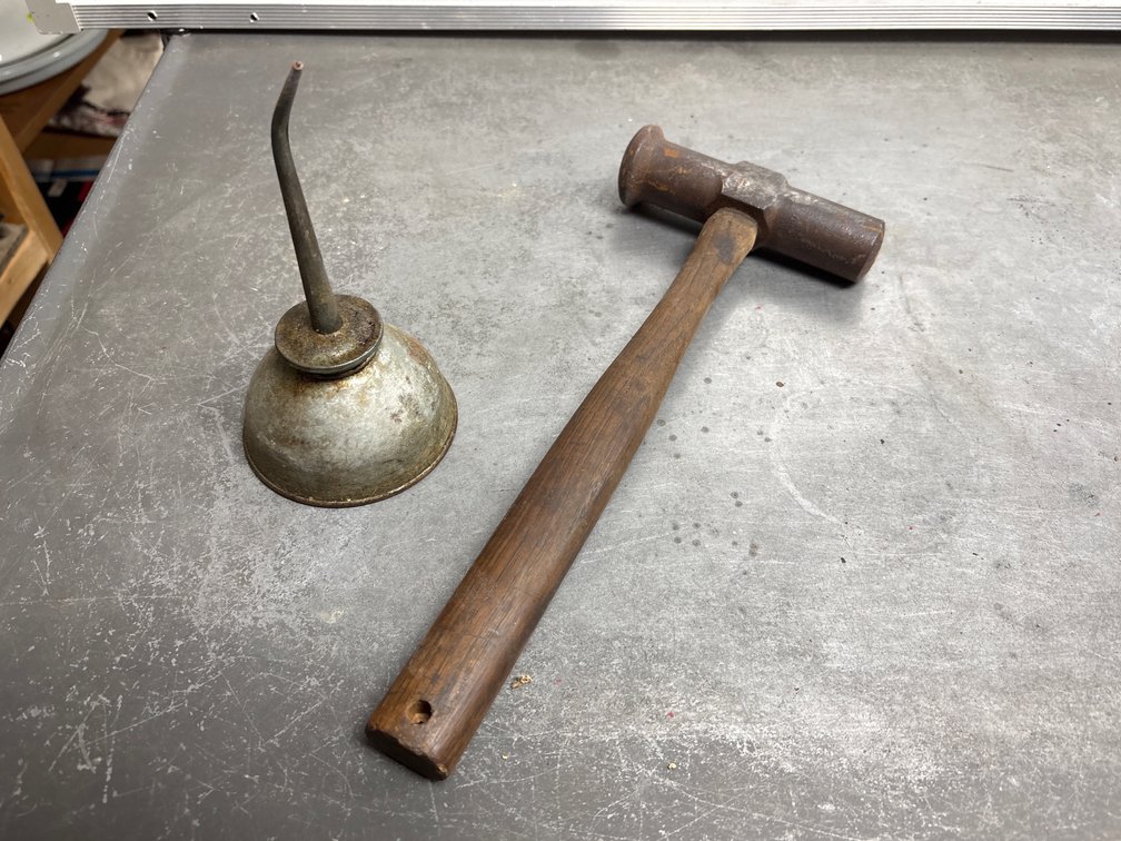 Small oil can & specialty hammer