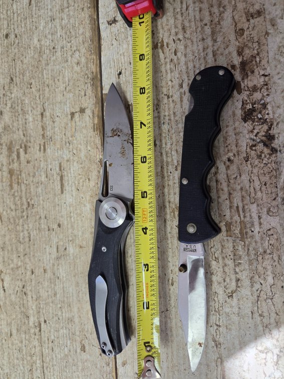 2 folding knives