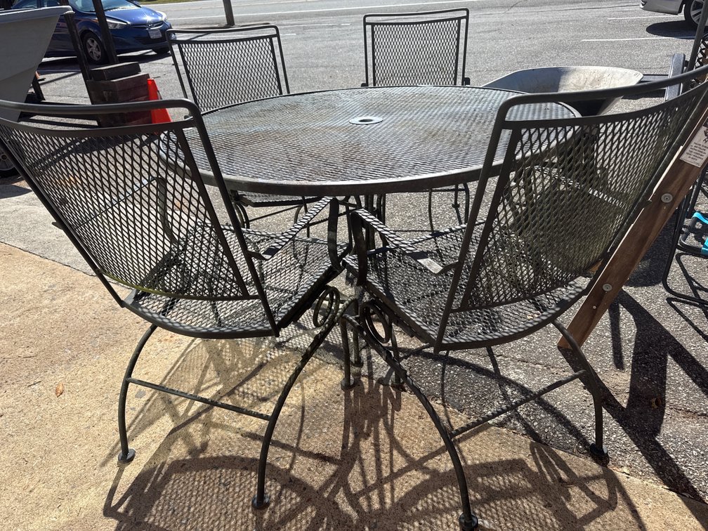 5pc Wrought Iron Patio Table/chairs