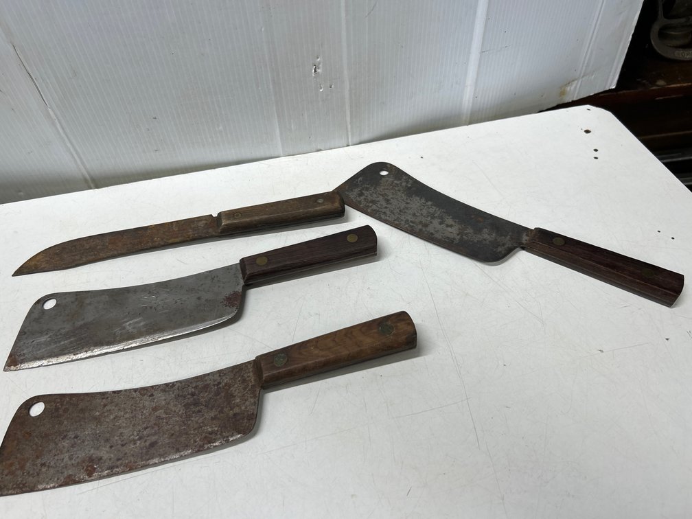3 Cleavers, 1 Knife