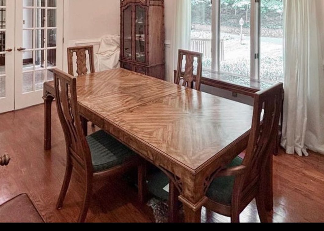 Dining table with 2 leaves & 8 chairs