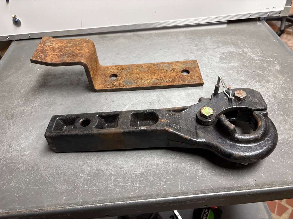 Heavy duty trailer hitches