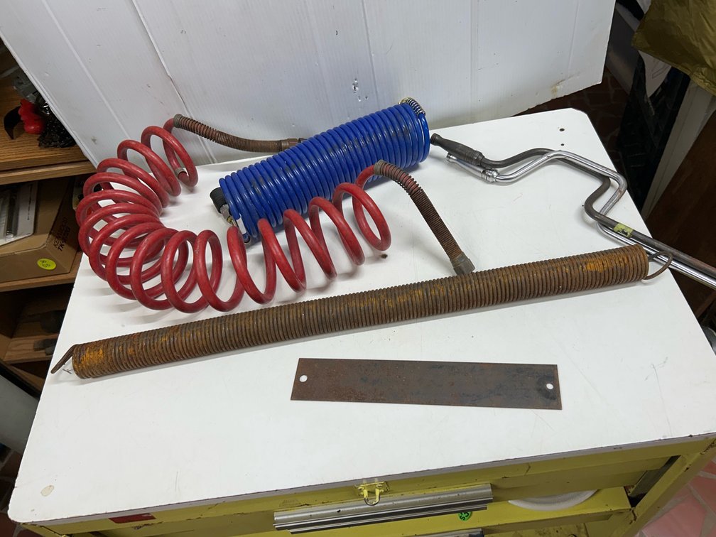 2 Coiled Air Hoses, Large Spring+++