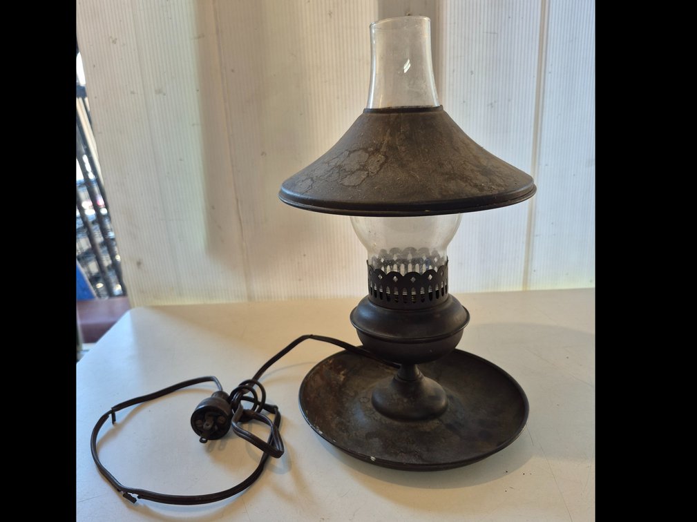 Antique brass toned electric lamp